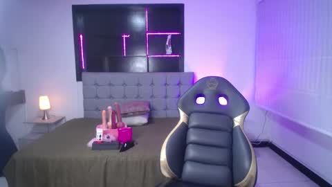 lynn_turner_ online show from March 19, 2026, 12:53 pm