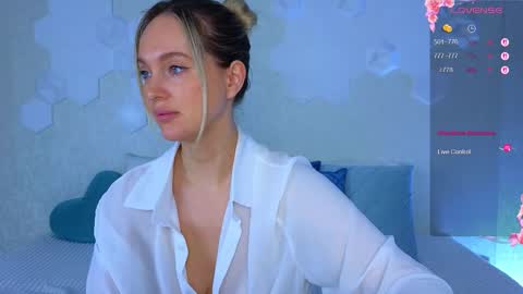 Lana online show from November 4, 2025, 2:10 am