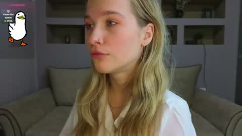 Lynn online show from November 23, 2025, 3:45 pm