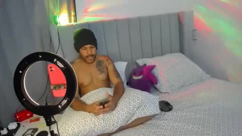 Lyon Dark online show from October 6, 2025, 8:39 pm