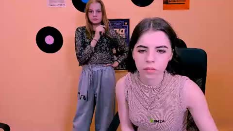 lyra_desire online show from June 21, 2026, 9:01 am