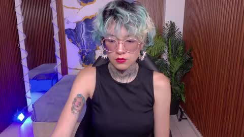 lyra_tay online show from June 1, 2026, 7:04 pm
