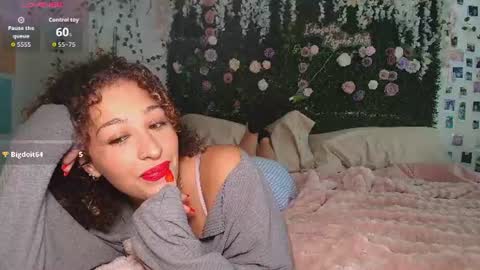 Snapshot of lyracovee chatting on June 15, 2026, 12:24 am Lyra online show from June 15, 2026, 12:24 am