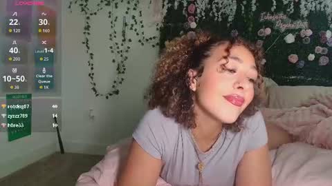 Snapshot of lyracovee chatting on June 24, 2026, 12:31 am Lyra online show from June 24, 2026, 12:31 am