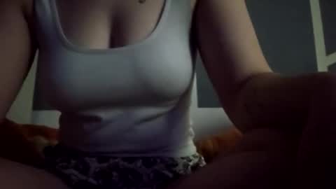 lyssacroft online show from December 22, 2025, 8:11 am