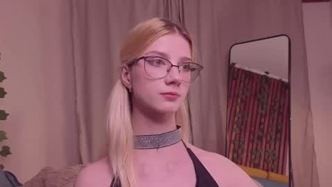 Snapshot of m1aforever chatting on May 10, 2026, 5:07 pm catch me on tue 10am-5pm wed 3am-10am fri 3am-5pm sat 10am-5pm sun 10am-5pm online show from May 10, 2026, 5:07 pm