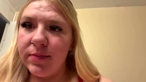 m1lf19 online show from April 15, 2026, 9:04 pm