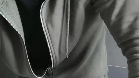 m4dh4tter24 online show from April 29, 2026, 8:07 am