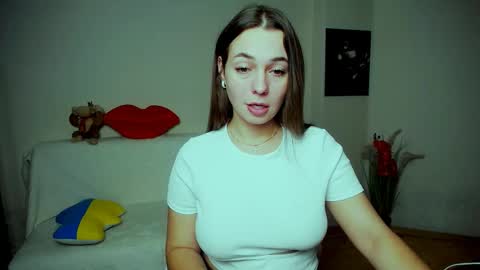 Snapshot of m_vikki chatting on November 12, 2025, 2:17 pm Vikki online show from November 12, 2025, 2:17 pm