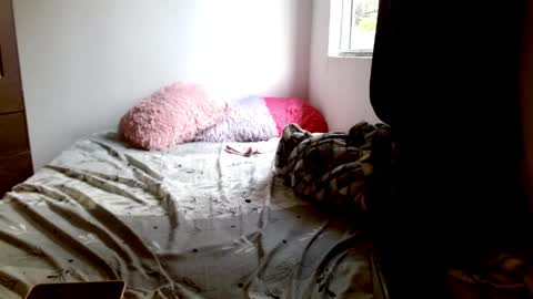 maaddy_thompson online show from April 28, 2026, 5:51 pm