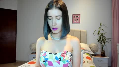 Snapshot of macarena_vallejo_ chatting on December 4, 2024, 1:47 am Macarena online show from December 4, 2024, 1:47 am