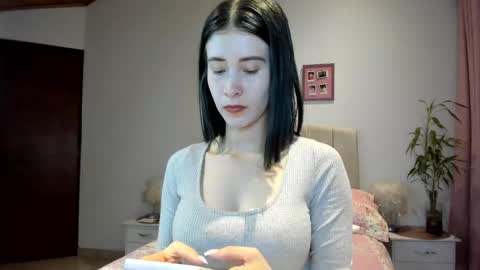 Snapshot of macarena_vallejo_ chatting on October 1, 2025, 3:34 am Macarena online show from October 1, 2025, 3:34 am
