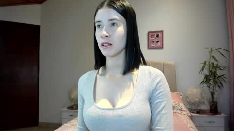 Snapshot of macarena_vallejo_ chatting on October 11, 2025, 2:44 am Macarena online show from October 11, 2025, 2:44 am