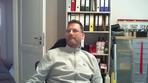 macfly67 online show from December 24, 2024, 2:33 pm