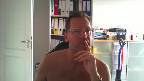 macfly67 online show from September 13, 2025, 7:41 am