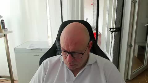 Andy online show from April 19, 2026, 9:41 am