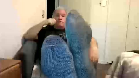 mackdocc001 online show from October 13, 2025, 4:07 pm