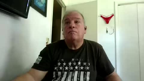 mackdocc001 online show from October 14, 2025, 7:14 pm