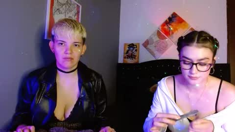 Snapshot of mackenziemoon chatting on October 6, 2025, 6:33 am Noah Askew online show from October 6, 2025, 6:33 am