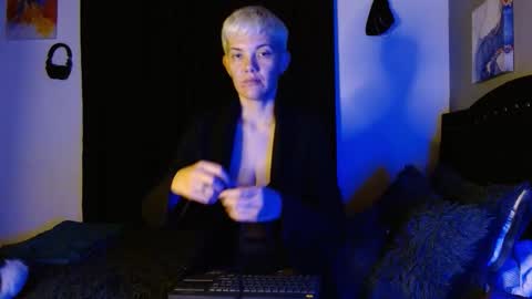 Snapshot of mackenziemoon chatting on November 15, 2025, 3:59 am Noah Askew online show from November 15, 2025, 3:59 am