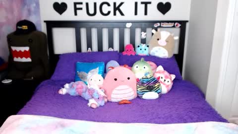 Mackenzie Wolfe online show from December 3, 2025, 4:20 am