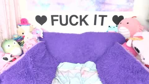 Mackenzie Wolfe online show from May 19, 2026, 4:08 am