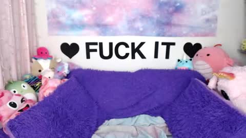 Mackenzie Wolfe online show from May 20, 2026, 4:07 am