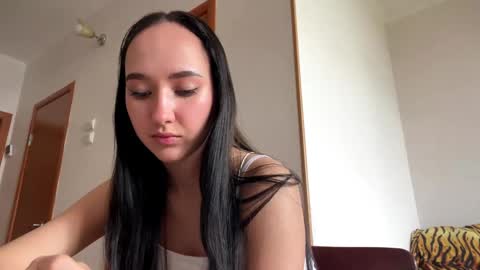 Snapshot of madalyneaks chatting on April 18, 2026, 6:17 am Lilo online show from April 18, 2026, 6:17 am