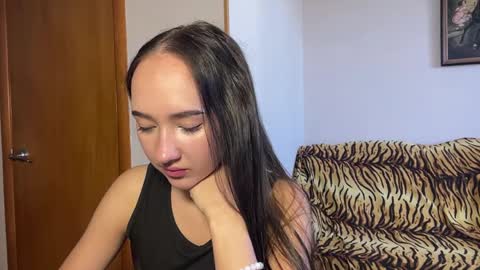 Snapshot of madalyneaks chatting on June 2, 2026, 6:04 am Lilo online show from June 2, 2026, 6:04 am