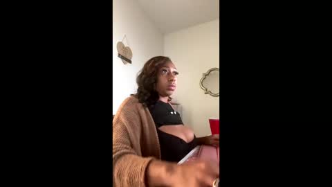 Snapshot of madam_glam chatting on February 11, 2026, 2:33 pm madam_glam online show from February 11, 2026, 2:33 pm