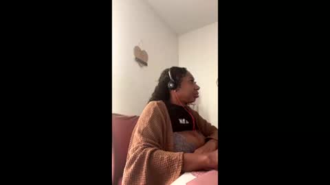 Snapshot of madam_glam chatting on March 2, 2026, 4:58 pm madam_glam online show from March 2, 2026, 4:58 pm