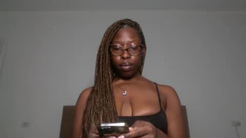 Snapshot of madamindigo chatting on January 2, 2025, 9:39 pm YourMadamIndigo online show from January 2, 2025, 9:39 pm