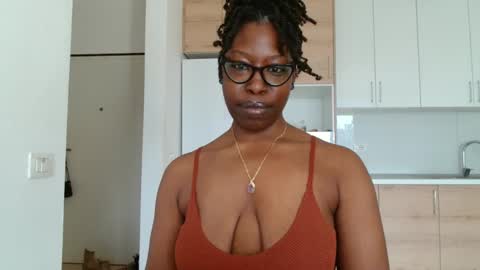 Snapshot of madamindigo chatting on January 16, 2026, 11:14 am YourMadamIndigo online show from January 16, 2026, 11:14 am