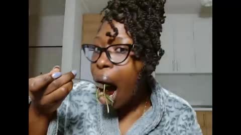 Snapshot of madamindigo chatting on February 3, 2026, 4:56 pm YourMadamIndigo online show from February 3, 2026, 4:56 pm