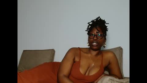 Snapshot of madamindigo chatting on February 8, 2026, 7:28 pm YourMadamIndigo online show from February 8, 2026, 7:28 pm