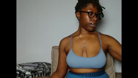 Snapshot of madamindigo chatting on February 10, 2026, 10:03 pm YourMadamIndigo online show from February 10, 2026, 10:03 pm