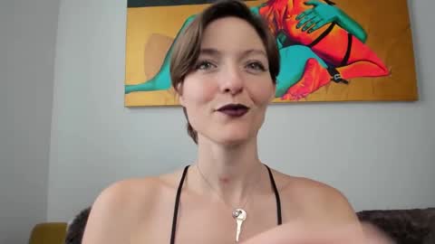 Madam Mezusa online show from January 10, 2025, 7:32 pm