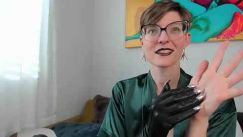 Madam Mezusa online show from January 30, 2025, 9:14 pm