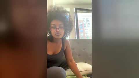 madamp1 online show from April 16, 2026, 3:46 pm