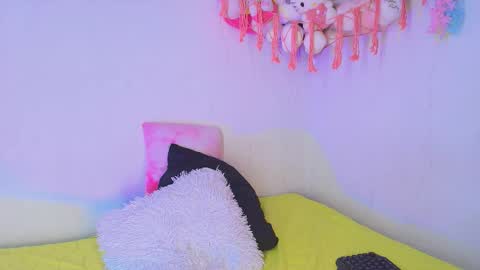 maddie 09 online show from November 26, 2025, 1:23 pm