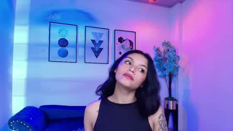 maddie_t18 online show from April 16, 2026, 9:39 pm