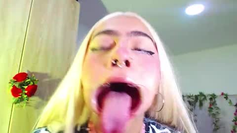 maddiie and clyde online show from November 2, 2025, 11:34 am