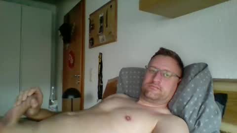 Snapshot of maddin8891 chatting on October 27, 2025, 8:40 am Maddin online show from October 27, 2025, 8:40 am