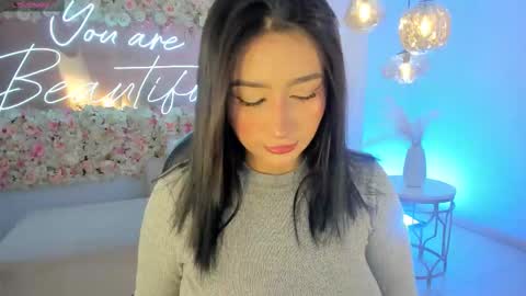 Maddison online show from January 12, 2026, 4:39 am