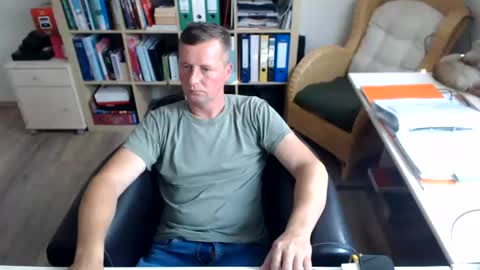 Snapshot of maddmax8 chatting on July 17, 2026, 11:06 am Mad4You online show from July 17, 2026, 11:06 am