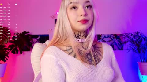 maddy_uwu online show from February 24, 2025, 11:52 pm