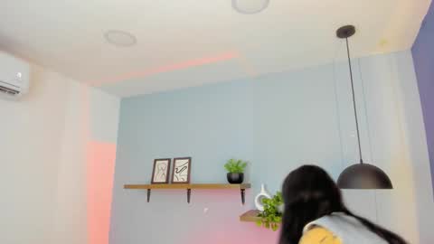 Maddy  online show from November 8, 2025, 11:43 am