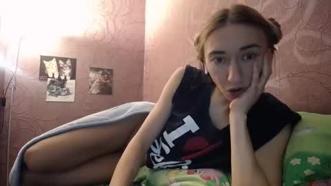 Julia online show from December 25, 2024, 3:38 pm