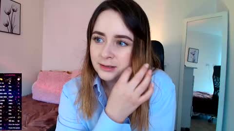 Snapshot of madelamee chatting on September 19, 2025, 3:56 pm madelamee online show from September 19, 2025, 3:56 pm