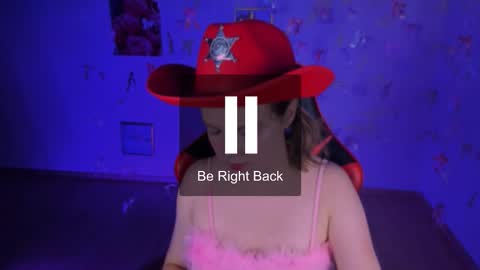 Snapshot of madeline_doll chatting on November 14, 2025, 8:35 am Madeline online show from November 14, 2025, 8:35 am